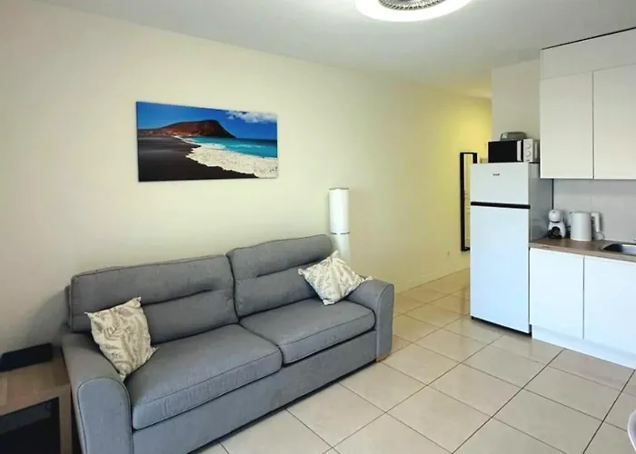 Mi Casa Orlando Fanabe Адехе